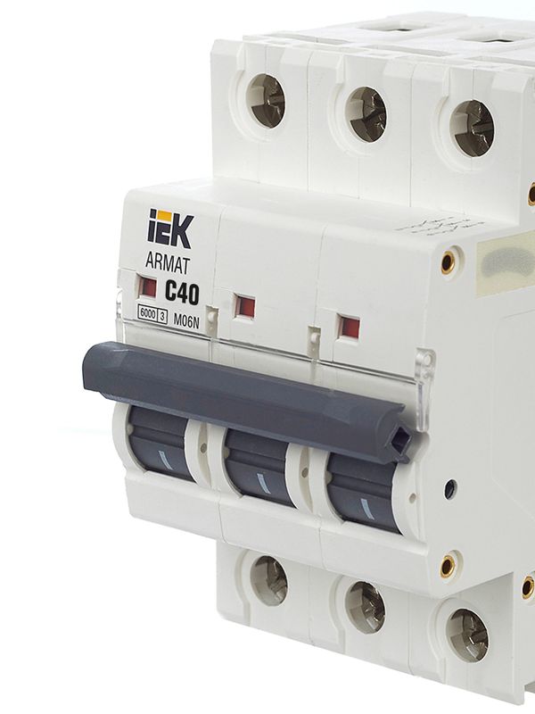 Выключатель автоматический модульный 3п C 40А M06N ARMAT IEK AR-M06N-3-C040 (1596928)